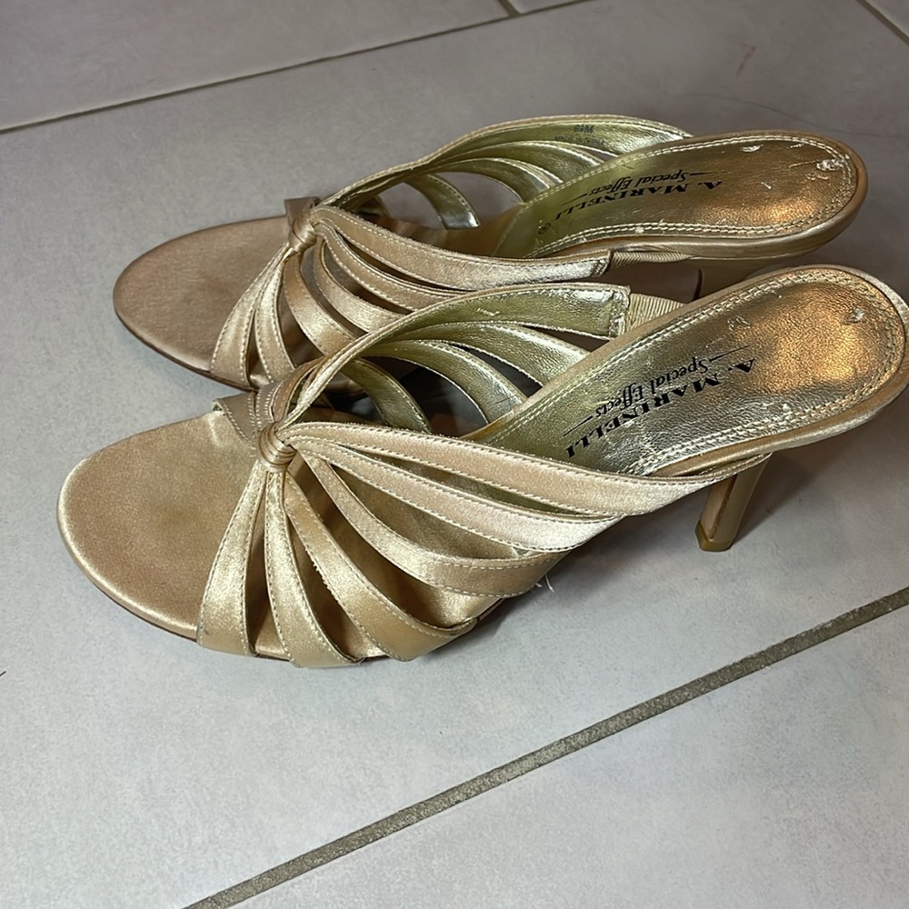 A. Marinelli Golden tan 3 inch heels, perfect shoe for any event, no flaws - Picture 2 of 7